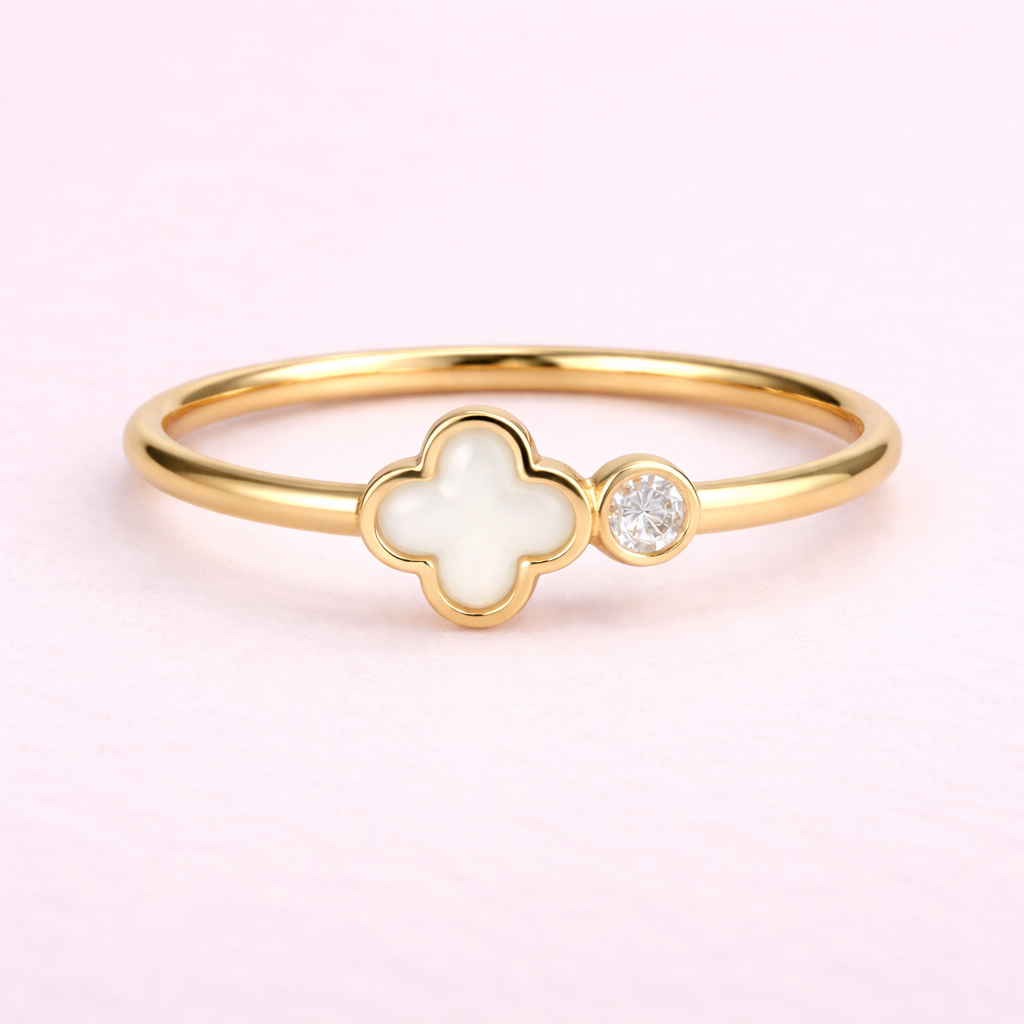 Clover Pearl Gold Ring