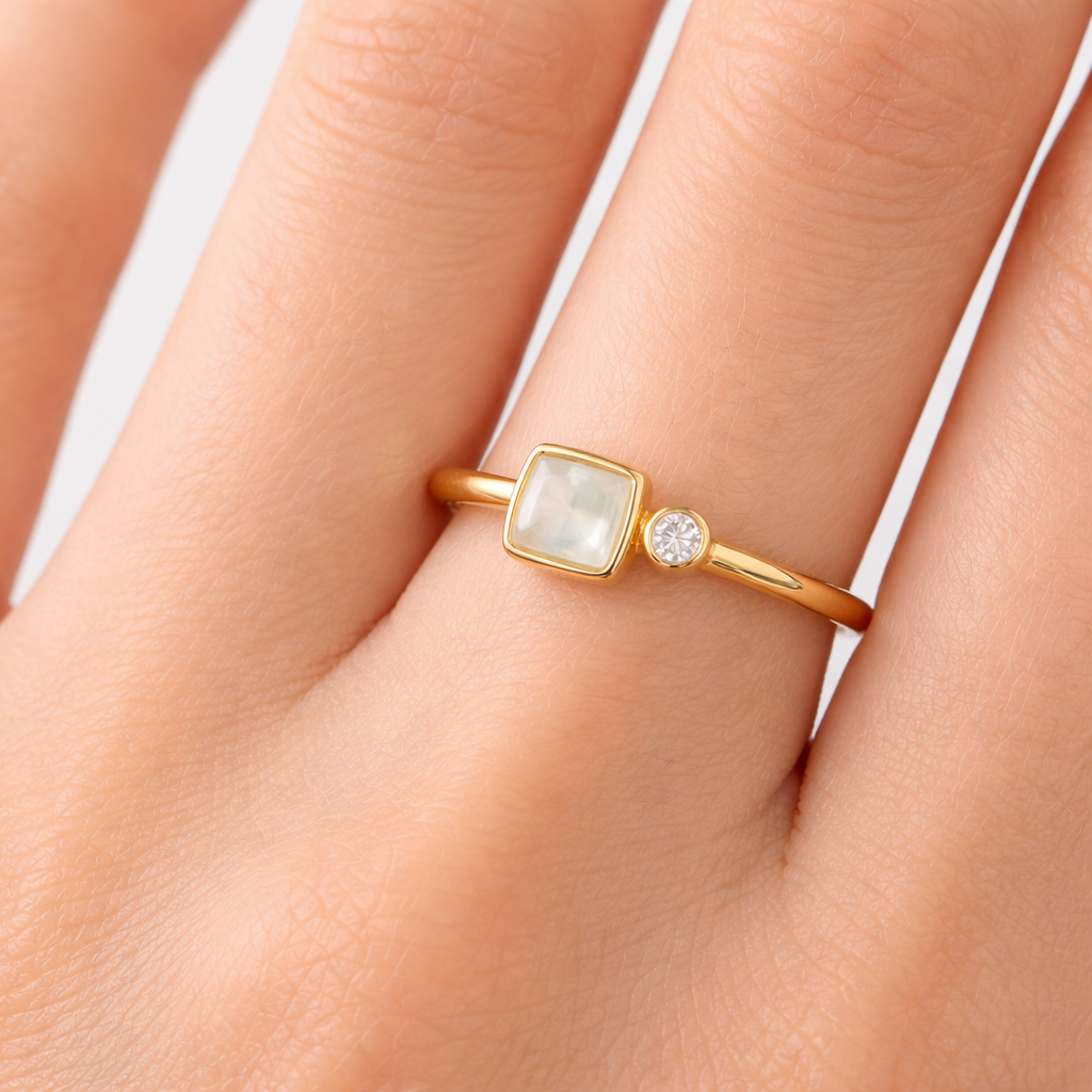 Minimal Pearl Square Ring