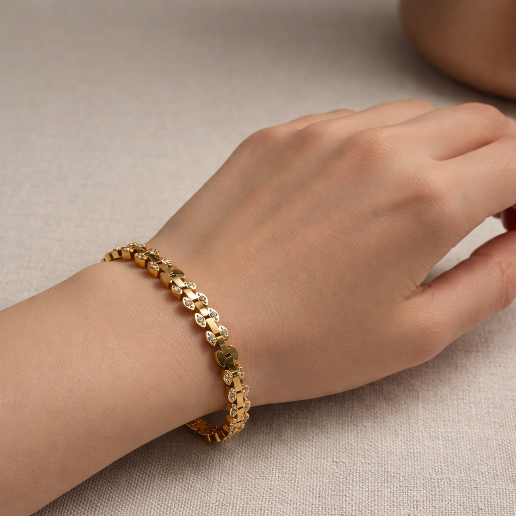 Heart Link Gold Bangle