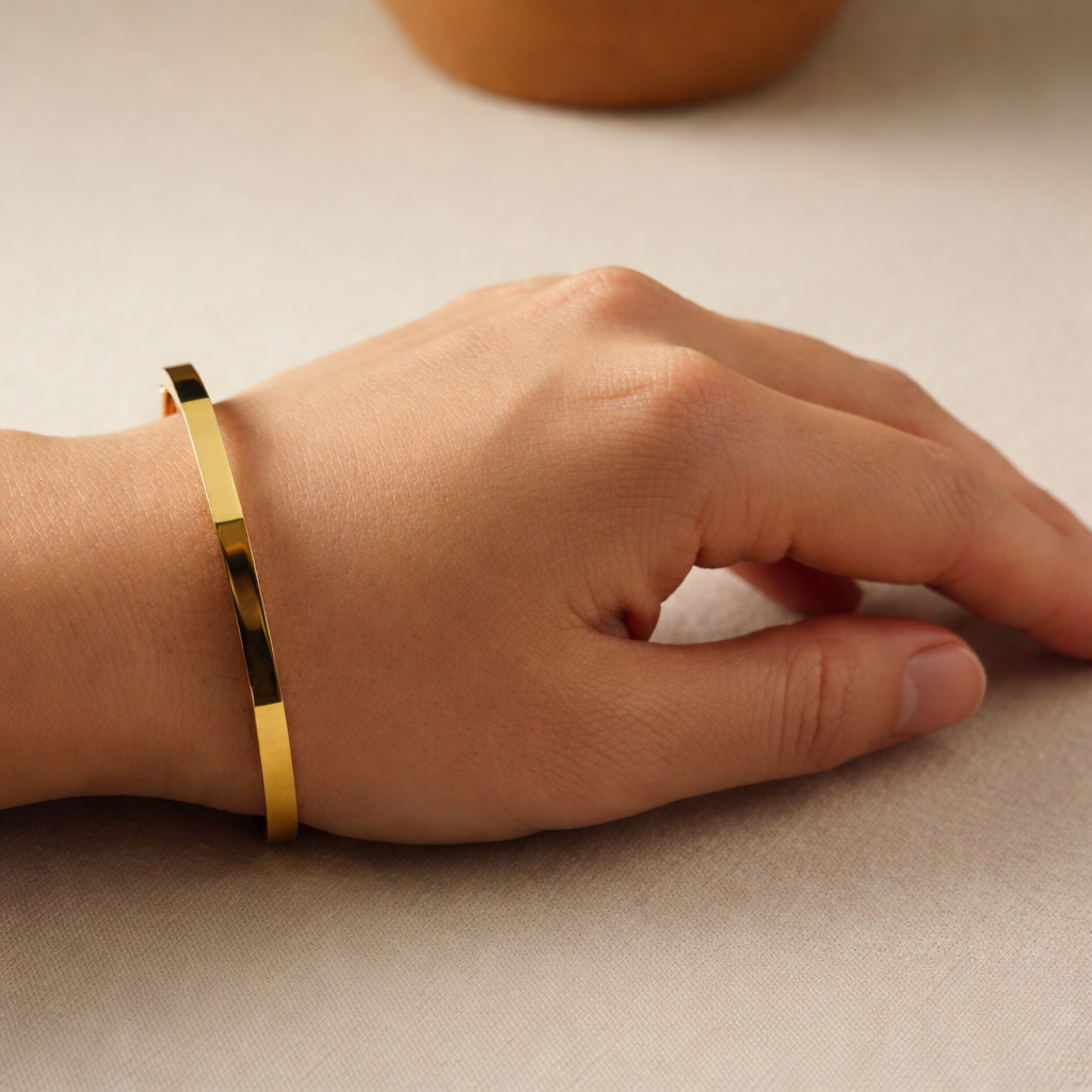 Minimal Gold Bangle