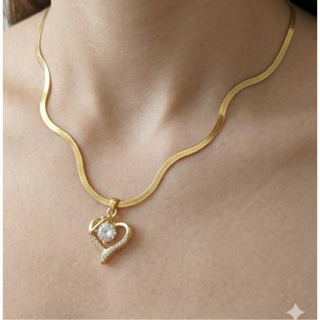 Minimal Heart Pendant Necklace