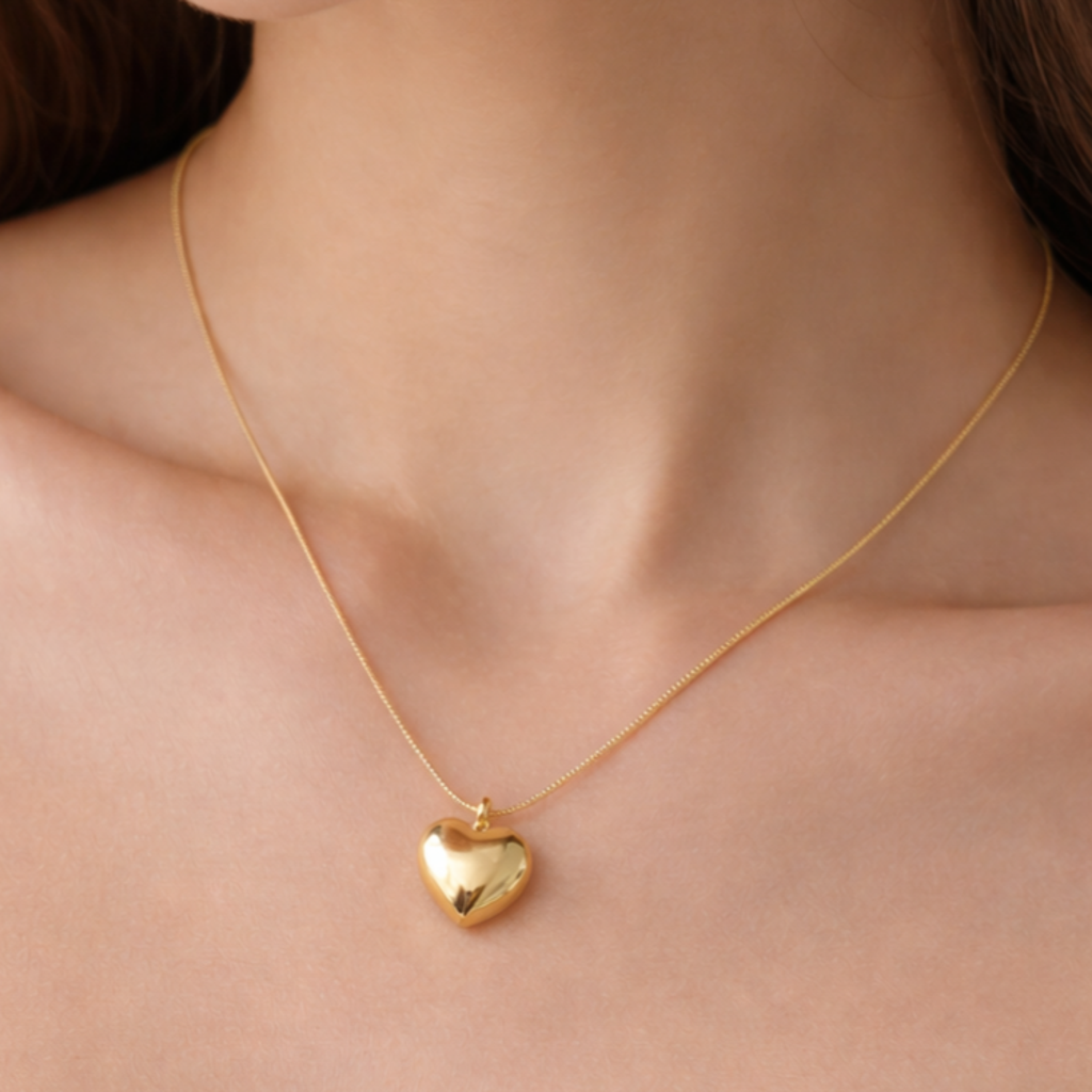 Minimal Heart Gold Chain