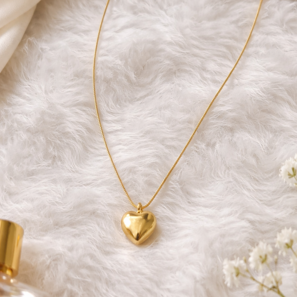 Minimal Heart Gold Chain
