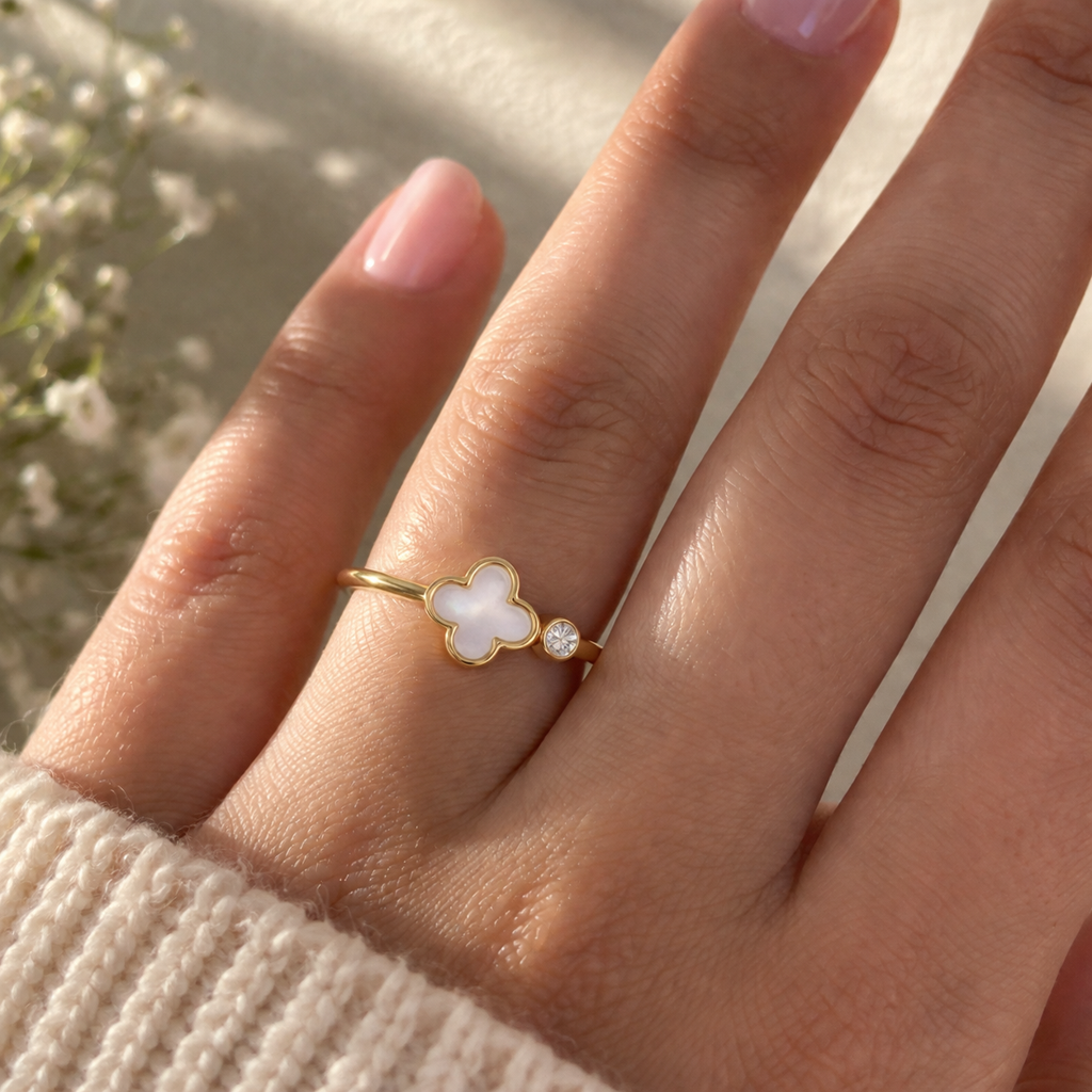Clover Pearl Gold Ring